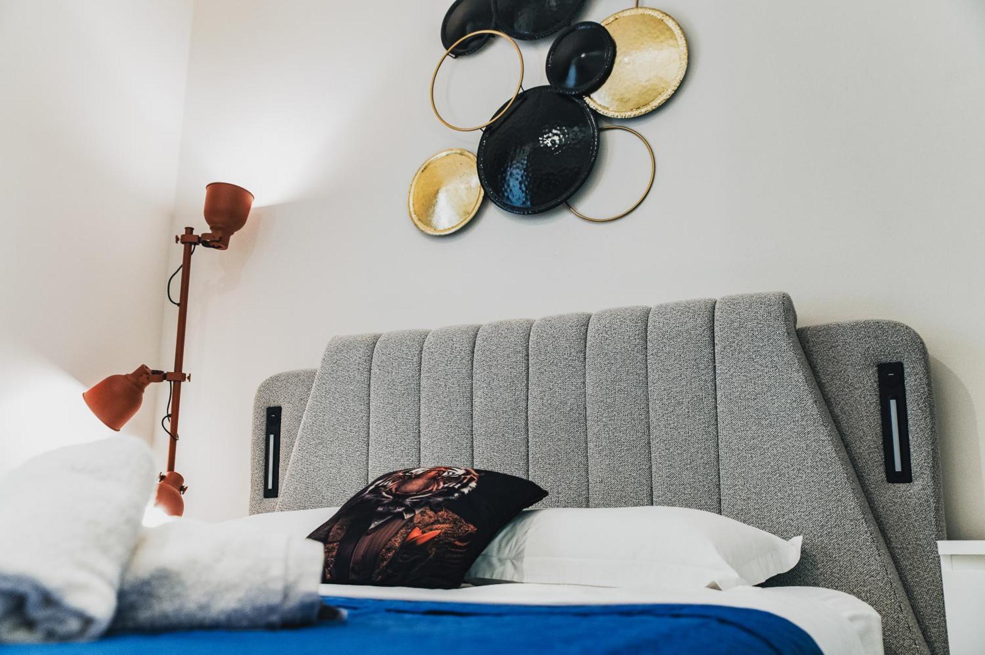 Aura By Zeus Apartment *